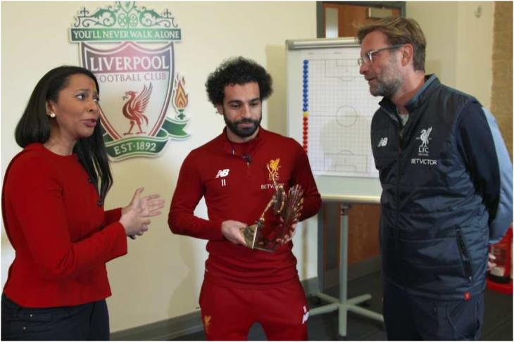 محمد صلاح خلال تسلمه جائزة بي بي سي 2017